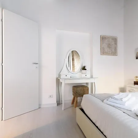 White Ostilia アパート *