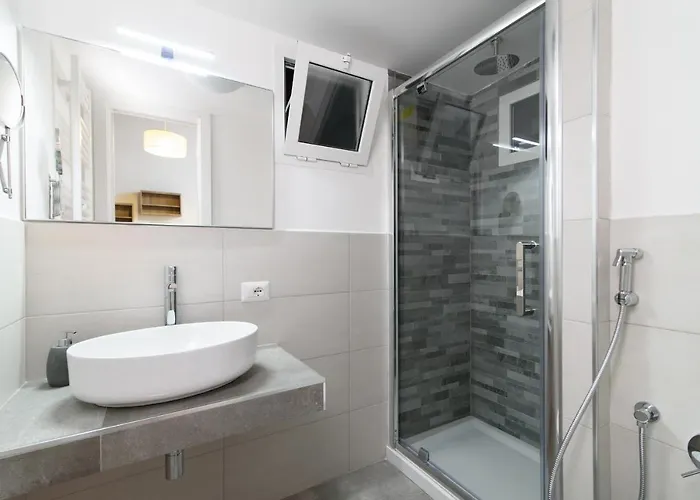 White Ostilia Apartman *
