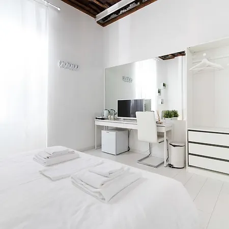 Daire White Ostilia Roma