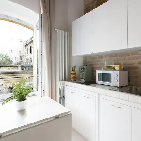 White Ostilia Apartment Rome