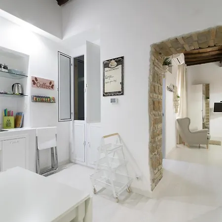 White Ostilia * Roma