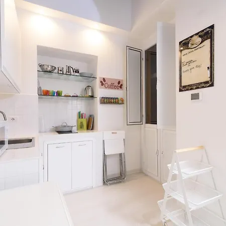 White Ostilia Daire